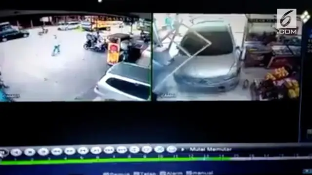 Kejadian mengerikan terjadi saat sebuah mobil yang terkendali tiba-tiba menabrak minimarket di Pontianak.