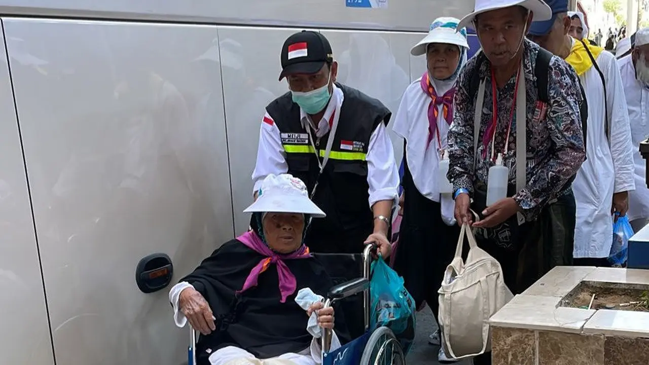 Jemaah Haji Indonesia usai melaksanakan prosesi puncak haji di Arafah - Muzdalifah - Mina (Armuzna).