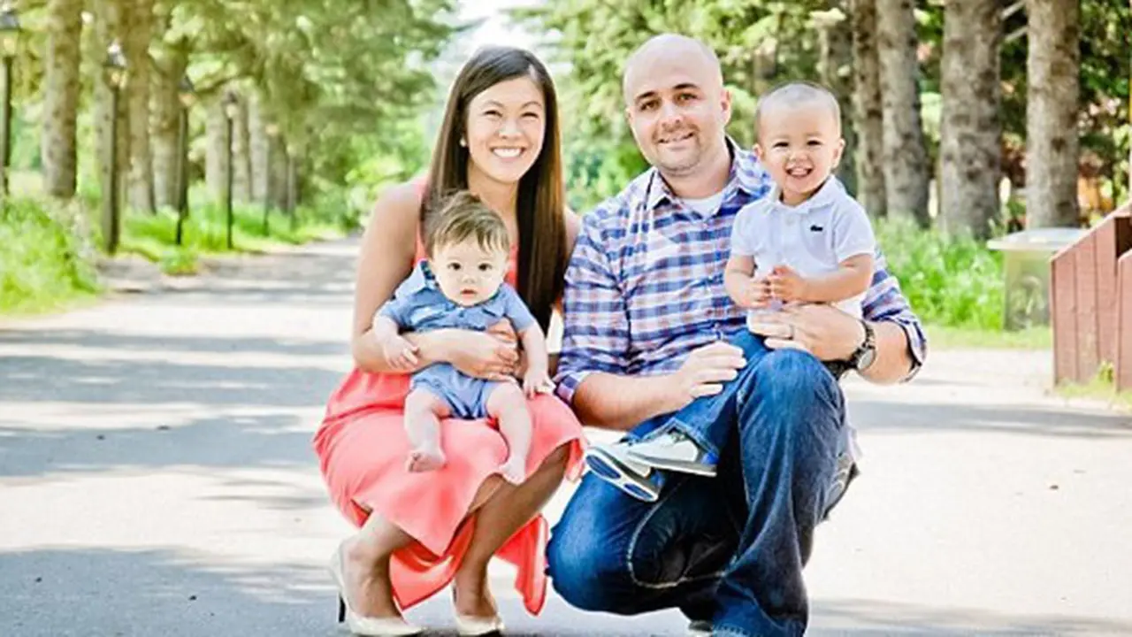 Wes Marson dan istinya Christina dengan kedua anaknya Skyler dan Maddox. | Foto: copyright dailymail.co.uk