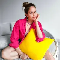 Diakui Cinta, ia terbiasa sejak kecil untuk melihat sesuatu dari berbagai perspektif yang luas. Termasuk dalam hal memilih barang yang akan ia beli, akan dilihat lebih dulu tentang harga, manfaat dan kebutughan untuknya. (Instagram/claurakiehl)