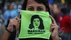 Para buruh yang tergabung dalam berbagai serikat menggelar aksi memperingati 22 tahun tanpa keadilan "Malam Marah Marsinah" di Kawasan Berikat Nusantara (KBN) Jakarta, Jumat (8/5/2015). (Liputan6.com/Faizal Fanani)