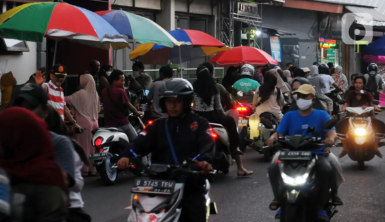 Aneka makanan dan minuman untuk berbuka puasa atau takjil banyak dijual di tempat ini. (merdeka.com/Imam Buhori)