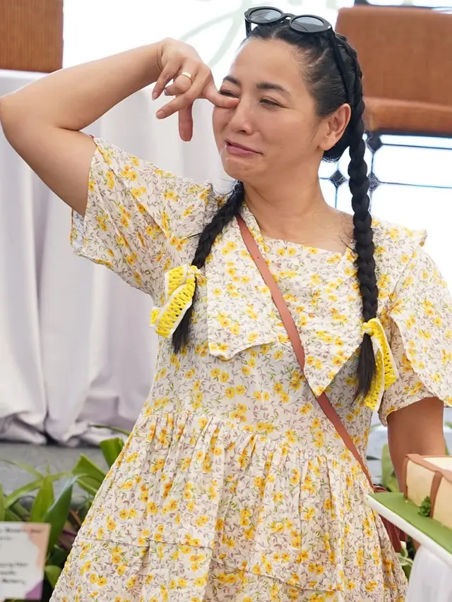 Tampilan outfit piknik ala Hesti Purwadinata. [@hestipurwadinata]