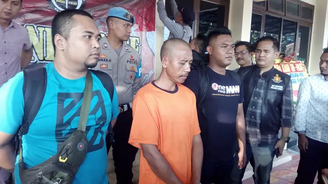 Hamdani, tersangka penyebar sekaligus pembuat surat edaran nabi palsu Sensen sebagai Presiden Pusat Republik Indonesia
