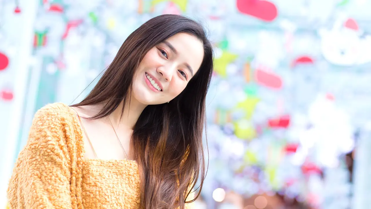 bahagia tersenyum manis single