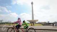 Belum ke Jakarta kalau tidak mengunjungi Monumen Nasional  atau Monas. Bangunan setinggi 132 meter ini merupakan salah satu tempat yang akan menjadi incaran para wisatawan dari dalam kota maupun luar kota. (Liputan6.com/Faizal Fanani)