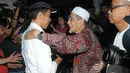 Jokowi berkunjung ke Pondok Pesantren Al Anwar, Jawa Tengah, pimpinan KH Maimoen Zubair, Minggu (5/5/14). (Liputan6.com/Herman Zakharia)