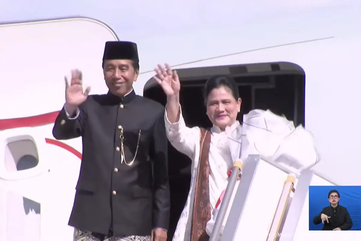 Presiden Ketujuh RI Jokowi meninggalkan Landasan Udara (Lanud) Halim Perdanakusuma menuju ke Solo, Jawa Tengah, Minggu (20/10/2024).