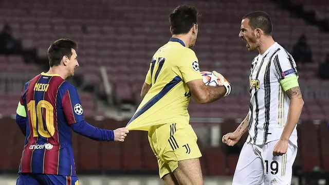 FOTO: Momen Usil Lionel Messi Tarik Baju Gianluigi Buffon Saat Barcelona Jumpa Juventus di Liga Champions