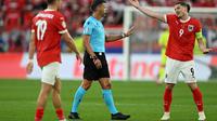 Kapten Timnas Austria, Marcel Sabitzer (paling kanan) di laga kontra Prancis di Euro 2024. (PATRICIA DE MELO MOREIRA / AFP)