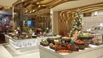 Raffles Hotel menghadirkan sajian lezat untuk merayakan kemeriahan akhir tahun di hotel yang sudah berdiri 130 tahun itu. (Liputan6.com/Pool/Raffles Hotel)