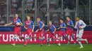 <p>Pemain Viktoria Plzen, Tomas Chory (kiri) berselebrasi dengan rekan setimnya usai mencetak gol ke gawang Barcelona pada pertandingan lanjutan Grup C Liga Champions di Doosan Arena di Plzen, Republik Ceko, Rabu (2/11/2022). Tomas Chory mencetak dua gol di pertandingan ini, namun timnya kalah 4-2 dari Barcelona. (AP Photo/Petr David Josek)</p>