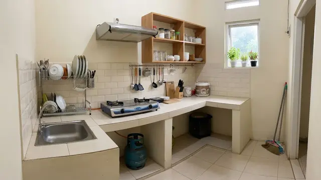 Desain dapur rumah subsidi dengan ruang terbatas yang anti bau dan tidak becek model dapur dengan rak dinding