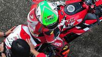 Pebalap Astra Honda Racing Team, Gerry Salim, akan start dari posisi ketiga pada balapan pertama Asia Road Racing Championhsip 2017 kelas Asia Production 250 di Sirkuit Johor, Malaysia, Sabtu (1/4/2017). (Bola.com/Instagram/gerrysalim31)