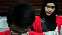 Ahmad Imam Al Hafitd dan Assyifa Ramadhani adalah terdakwa atas kasus pembunuhan Ade Sara Angelina Suroto, Jakarta, Selasa (28/10/2014). (Liputan6.com/Johan Tallo)
