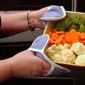 Jika Anda memiliki kebiasaan memanaskan sayuran dalam microwave untuk menyingkat waktu saat masak, mungkin Anda harus berpikir dua kali