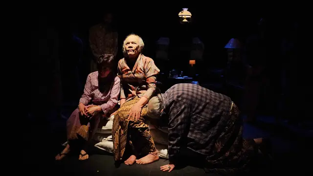 Pertunjukan teater Dag Dig Dug yang dipentaskan Teater Populer. (Foto: Dok. Bakti Budaya Djarum Foundation)