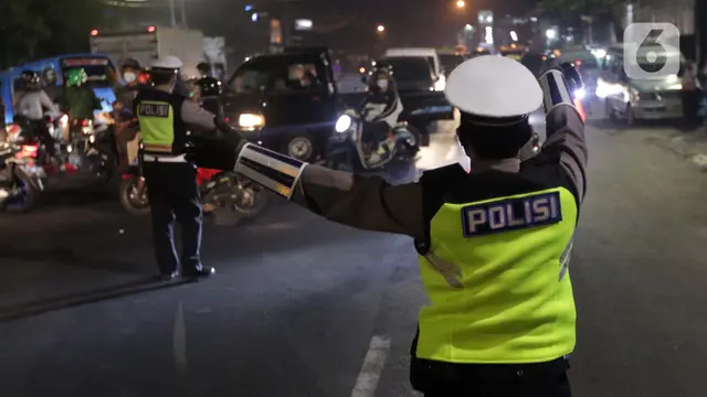 FOTO PPKM Darurat, Jalur Menuju Jakarta Ditutup