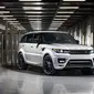 Mesin bawaan Range Rover Sport ini dilucuti dan diganti dengan mesin V8 berkapasitas 5,0 liter milik Jaguar XJR.