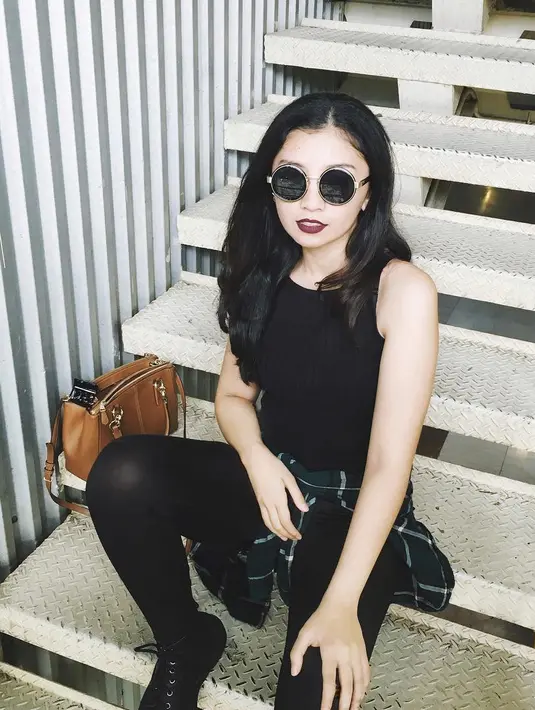 Giannirma Gavrila Herman merupakan anak dari Feni Rose. Gadis cantik ini merupakan mahasiswi Universitas Padjajaran Bandung. (Foto: instagram.com/gnnrmgvrl)