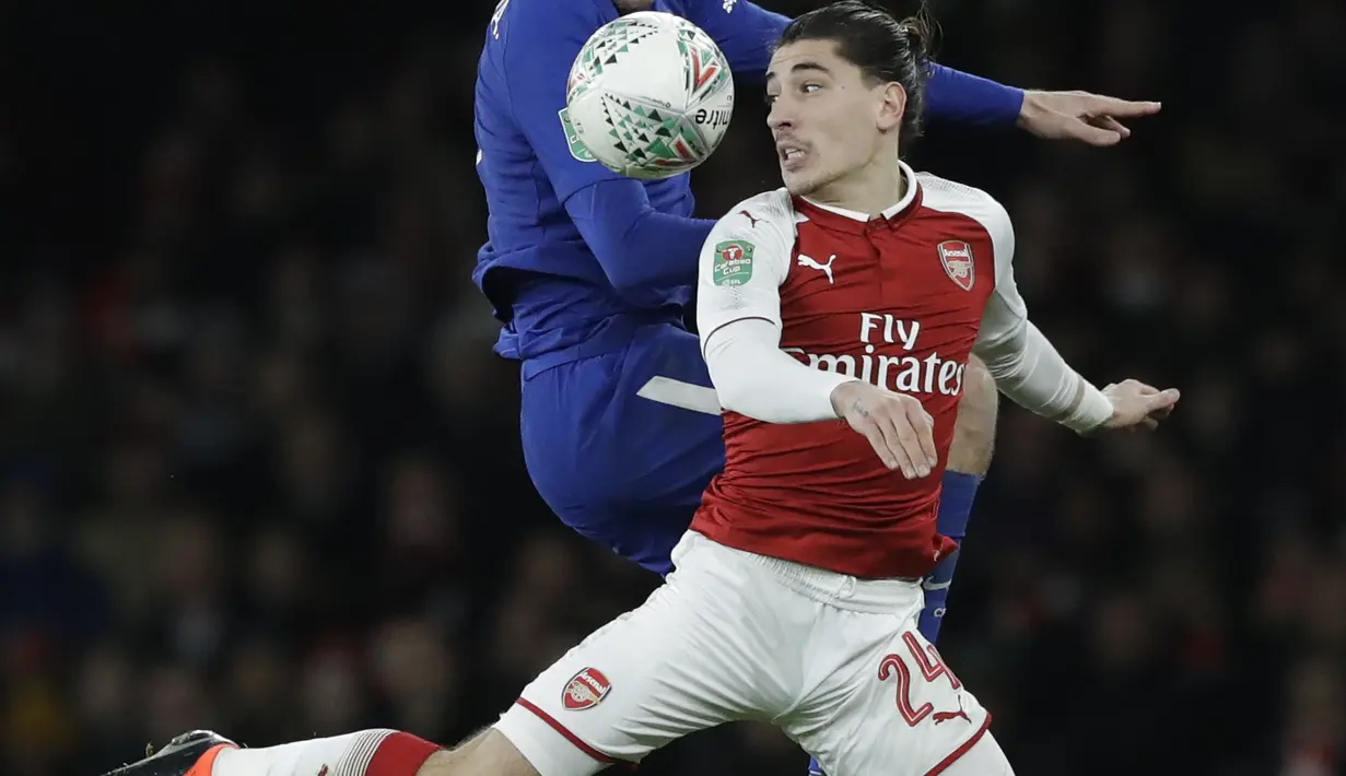 Hector Bellerin mengikat kontrak baru bersama Arsenal hingga 2023 dan menerima bayaran per minggu sebesar 100.000 pound sterling. (AP/Matt Dunham)