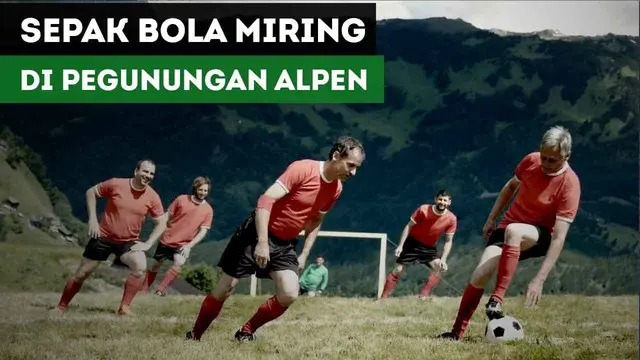 Bagaimana jika bermain sepak bola di lereng curam di Pegunungan Alpen, Austria?