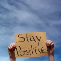 Memisahkan diri dari energi negatif memang sulit, tapi bukan berarti enggak bisa. 