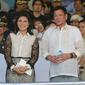 Wakil Presiden Filipina Leni Robredo (kiri) dan Preside Rodrigo Duterte (kanan) tampil bersama dalam sebuah agenda di Manila (AFP Photo)