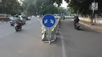 Markah jalan petunjuk arah saat dilakukan rekayasa lalu lintas di Jalan Proklamasi, Jakarta, Senin (16/4). Sehubungan dengan diberlakukannya uji coba underpass Matraman-Salemba, ruas Jalan Proklamasi diberlakukan dua arah. (Liputan6.com/Arya Manggala)