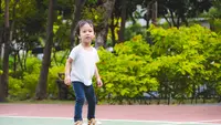 Jangan Asal Pilih! Sepatu dan Sandal Anak yang Tepat Bantu Jaga Tumbuh Kembang Kaki