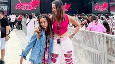 Nia Ramadhani dan Mikhayla Zalindra dalam momen konser Blackpink (IG/@ramadhaniabakrie)