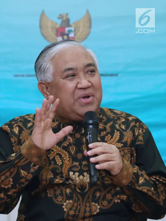 Ketua Dewan Pertimbangan MUI, Din Syamsuddin memberikan pernyataan di Jakarta, Selasa (10/7). Pernyataan terkait isu agama dalam demokrasi. (Liputan6.com/Helmi Fithriansyah)