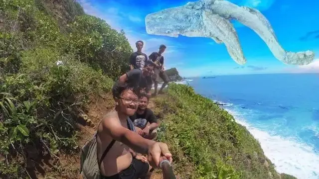 6 Editan Foto Orang di Pantai Ini Absurd Banget, Kelewat Ngawur