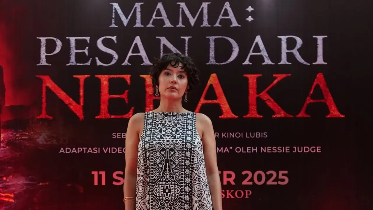 5 Potret Detail Outfit Hannah Al Rashid di Premiere Film Mama: Pesan dari Neraka