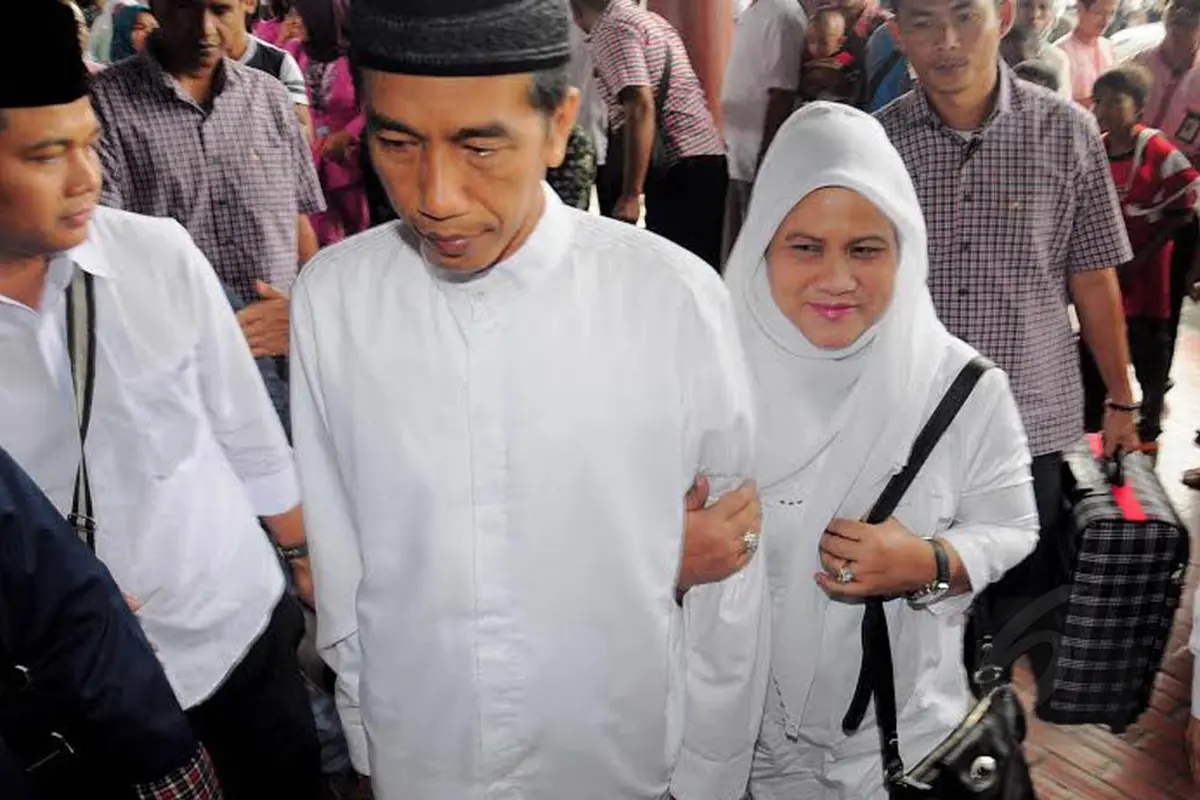 Kampanye Selesai, Jokowi dan Istri Berangkat Umrah 