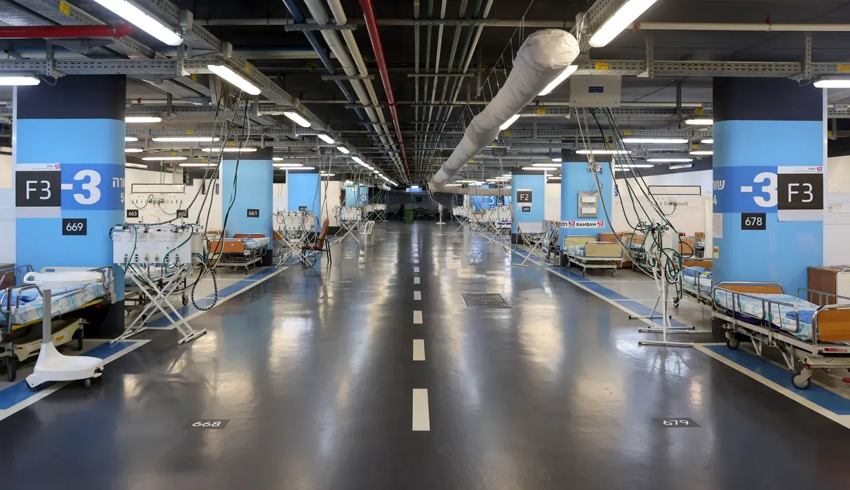 Sebuah gambar menunjukkan basement parkir yang dapat diubah menjadi fasilitas rumah sakit bawah tanah darurat, di Rambam Health Care Campus di kota Haifa, Israel utara, pada 18 April 2024. (JACK GUEZ / AFP)