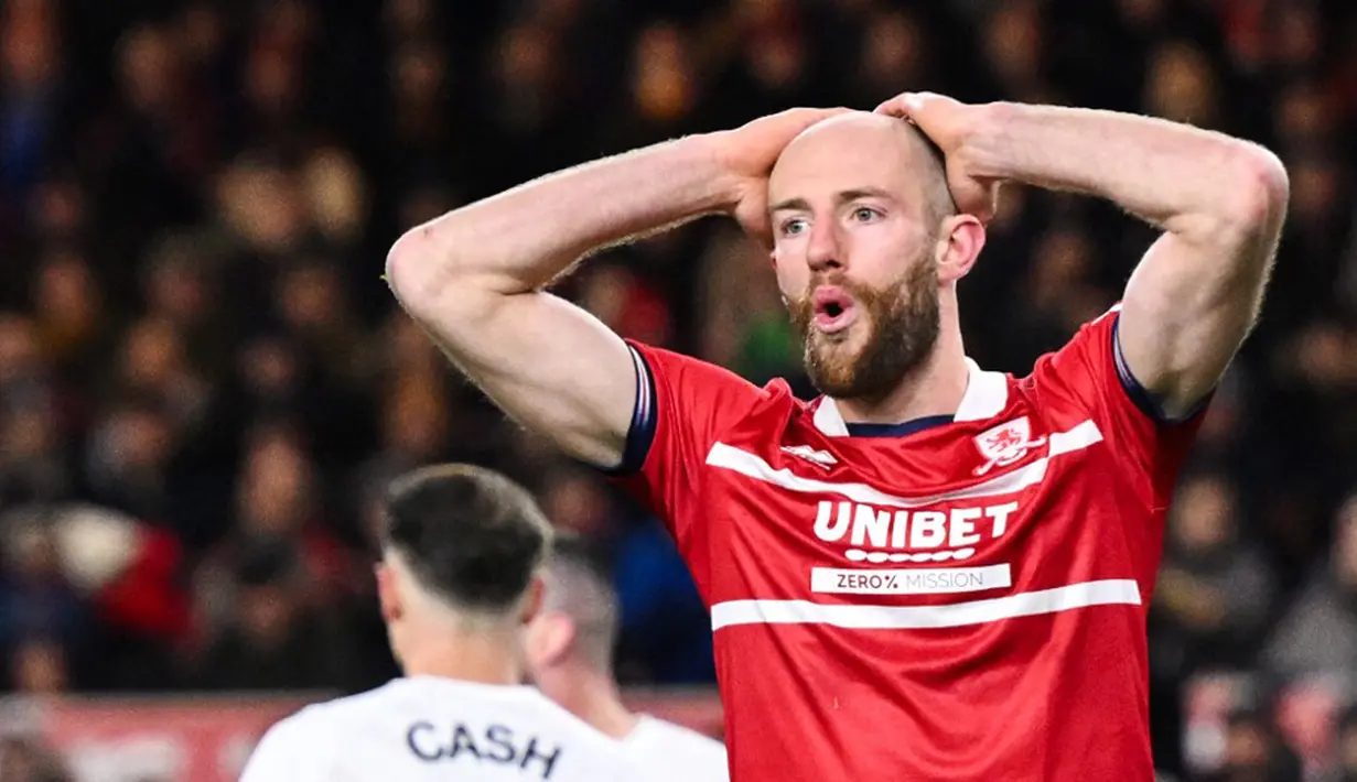 Hingga babak pertama usai, skor kacamata alias 0-0 bertahan. (Oli SCARFF/AFP)