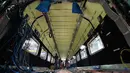 Para teknisi bekerja di lini produksi kereta cepat CRRC Tangshan Co., Ltd. di Kota Tangshan, Provinsi Hebei, China, 16 Juli 2020. Kapasitas produksi perusahaan ini telah pulih dari efek COVID-19 berkat bantuan pemerintah lokal untuk memenuhi pesanan dari China maupun luar China (Xinhua/Xing Guangli)