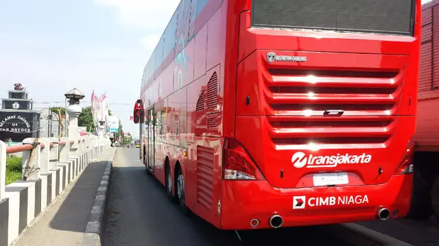 Cerita Bocah-Bocah Brebes Berburu Suara Klakson Transjakarta