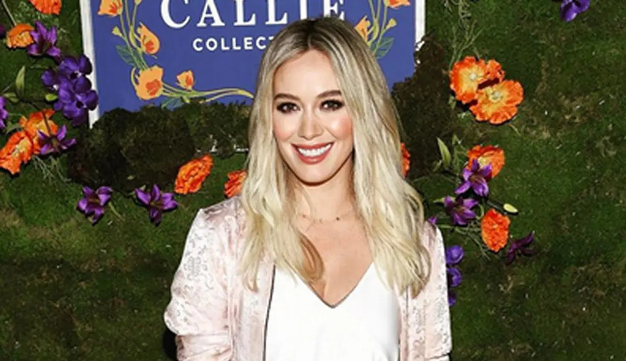 Sejak perpisahannya dengan sang suami, Mike Comrie pada tahun 2016 lalu, Hilary Duff kini sibuk mengurus anaknya seorang diri. Namun di tengah perjuangannya sebagai single mother, ia justru diterpa komentar tak enak. (Instagram/Hilaryduff)