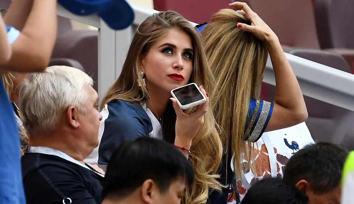 Maria Zulay mulai menjalin hubungan dengan Paul Pogba pada musim panas 2017. Hubungan mereka terkonfirmasi setelah dia terlihat mendukung Paul Pogba di Piala Dunia 2018. Waktu itu, mereka kabarnya sudah bertunangan karena dia memakai cincin berlian di jari. (Foto: AFP/Franck Fife)