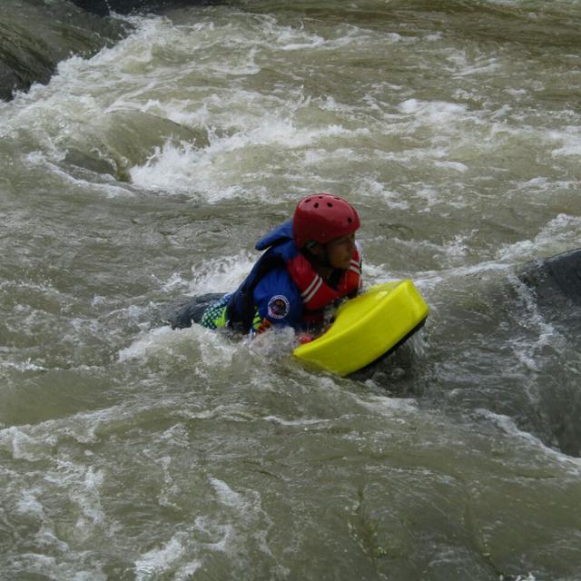 Uji Adrenalin Pagi Hari Di Arus Deras Sungai Cikangean Regional