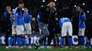 Pelatih Napoli, Luciano Spalletti merayakan kemenangan timnya atas Atalanta setelah berakhirnya laga pekan ke-26 Liga Italia 2022/2023 di Diego Armando Maradona Stadium, Naples, Minggu (12/3/2023) dini hari WIB. (AFP/Filippo Monteforte)