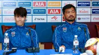 Issara Sritaro (kanan), pelatih yang menukangi Timnas Thailand U-22 di SEA Games 2023. (Dok. Facebook Timnas Thailand)