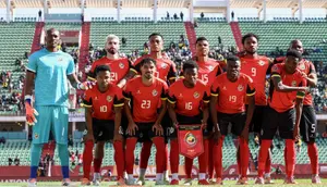 Para pemain Mozambik berpose untuk foto tim sebelum pertandingan Grup F Piala Afrika (CAN) antara Gabon dan Mozambik di Grand Stadium di Agadir pada 28 Desember 2025. (Franck FIFE/AFP)