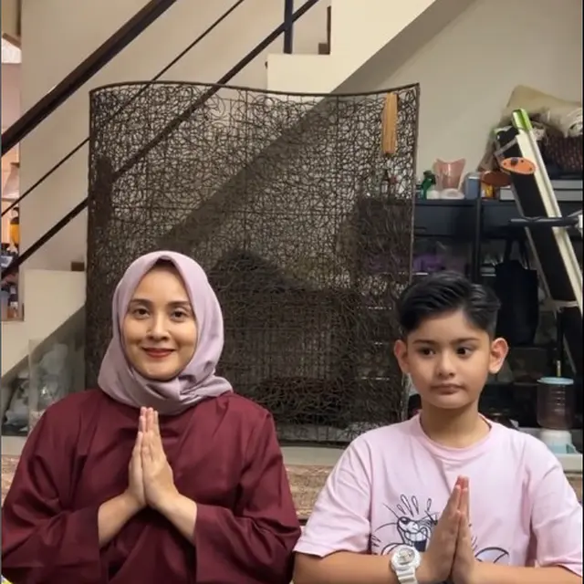6 Potret Kebersamaaan Elma Theana dan King Faaz