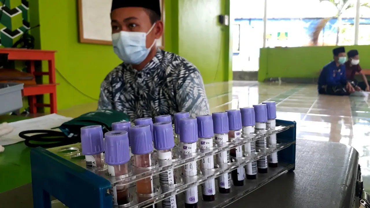Santri penyintas Covid-19 di Pondok Pesantren El Bayan, Majenang, Cilacap, siap mendonorkan plasma konvalesen untuk pasien Covid-19. (Foto: Liputan6.com/Muhamad Ridlo)