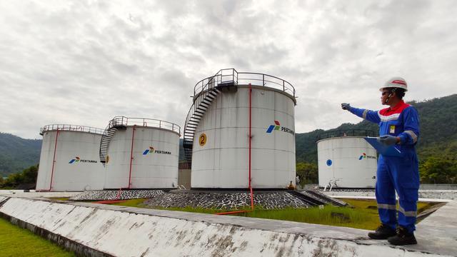 Wahyu Hidayat, pegaawai Pertamina di Terminal Bahan Bakar Minyak (TBBM) Tahuna, Kepulauan Sangihe, Sulawesi Utara.