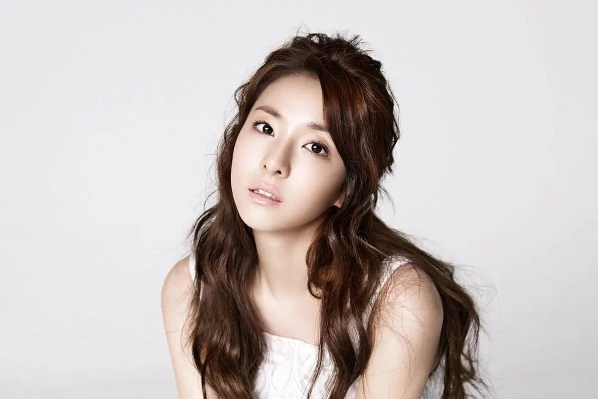 Sandara Park akan nikahi pria yang melamarnya di Taal Volcano, Filipina. 