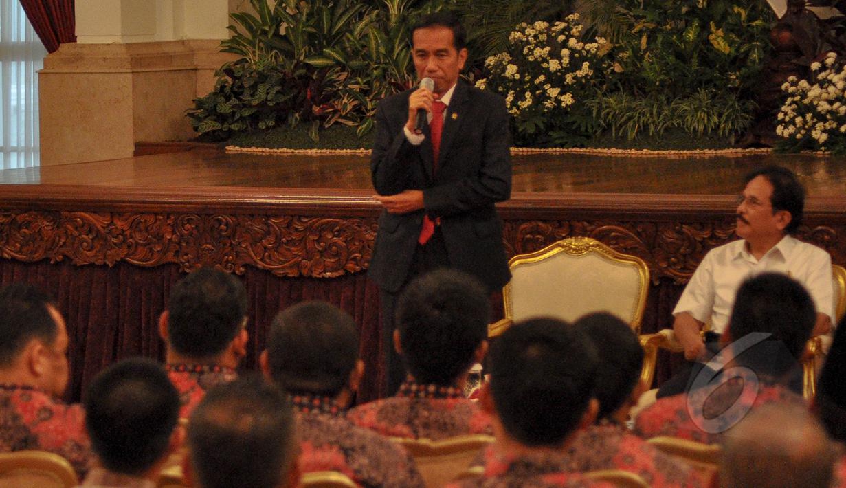 Presiden Joko Widodo memberikan pesan kepada BPH Hipmi di Istana Negara, Jakarta, Senin (6/4/2015). Jokowi meminta agar para pengusaha optimis untuk bersaing dalam menghadapi pasar bebas tahun 2015 (Liputan6.com/Faizal Fanani)